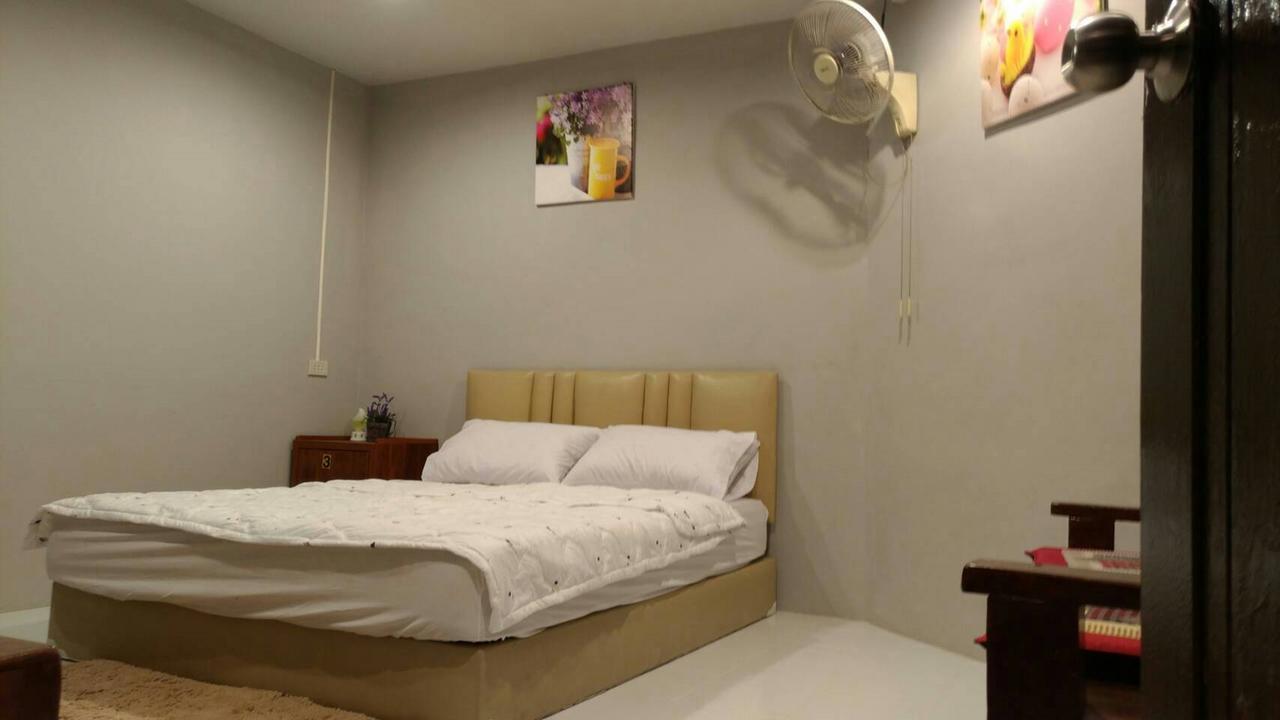 Pk Hostel Phra Nakhon Si Ayutthaya Exteriör bild