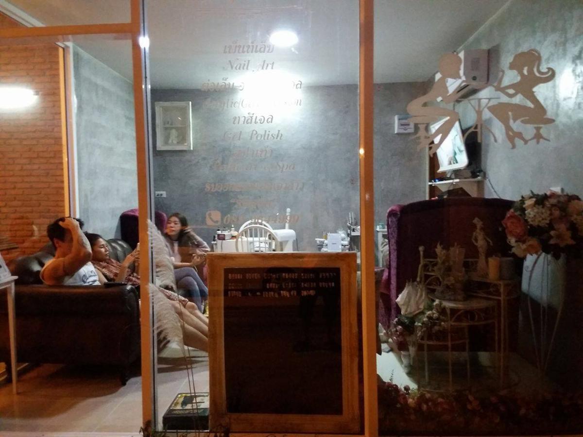 Pk Hostel Phra Nakhon Si Ayutthaya Exteriör bild