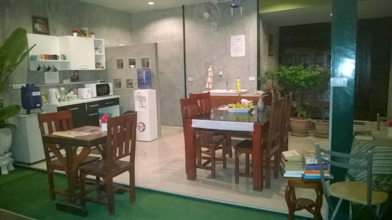 Pk Hostel Phra Nakhon Si Ayutthaya Exteriör bild