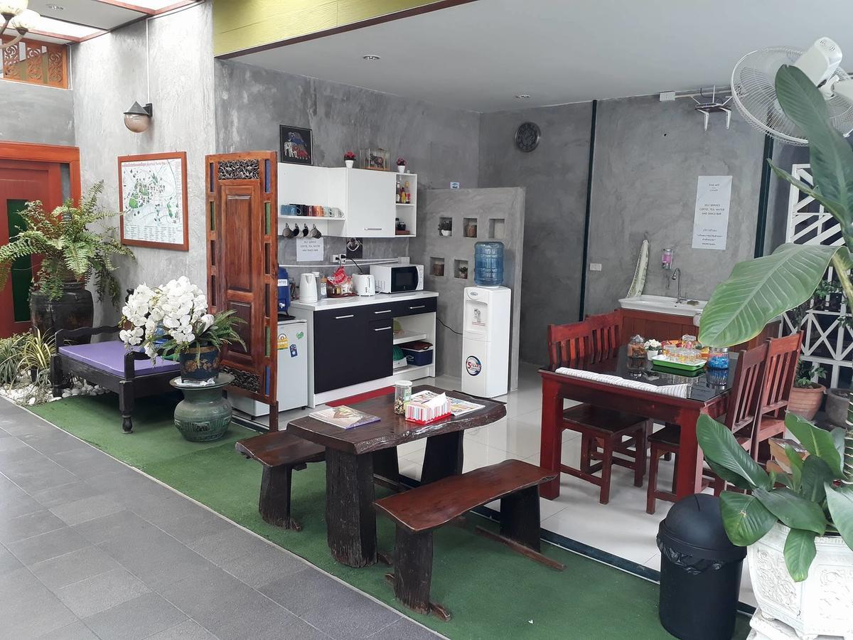 Pk Hostel Phra Nakhon Si Ayutthaya Exteriör bild